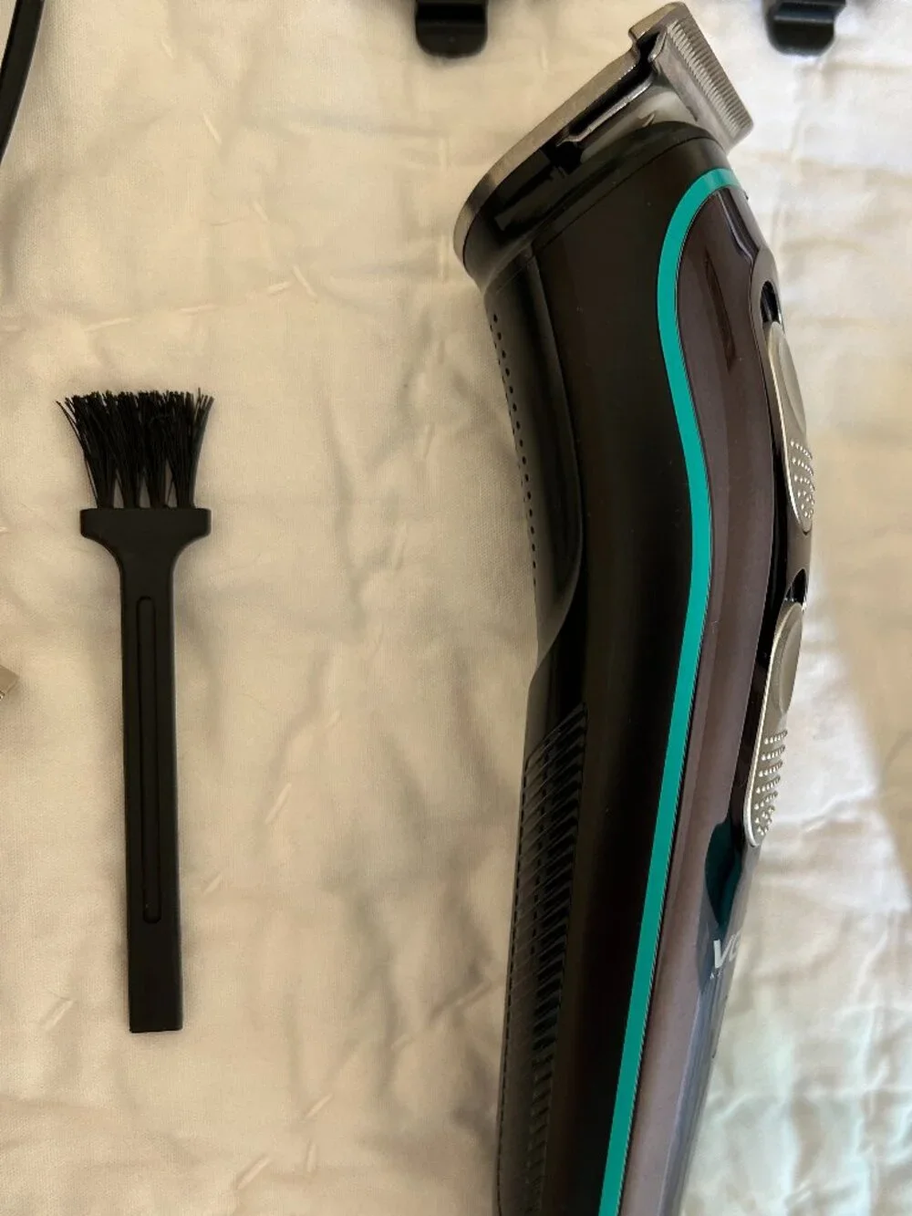 Men’s Cordless Trimmer in Black with Teal Accents